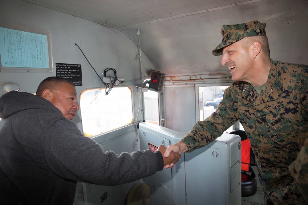 Lieutenant General Dana Visits MCLB Barstow
