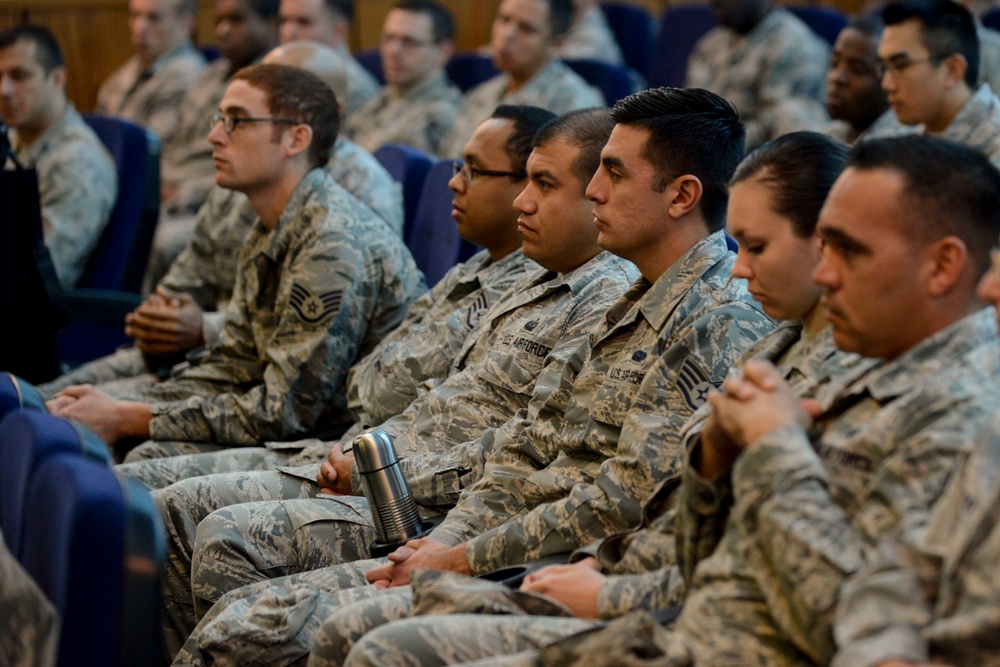 Morón Airmen welcome, engage with senior Air Force leaders