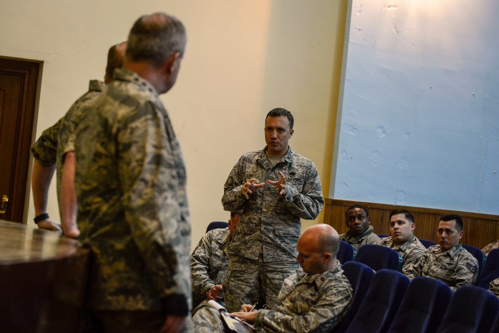 Morón Airmen welcome, engage with senior Air Force leaders