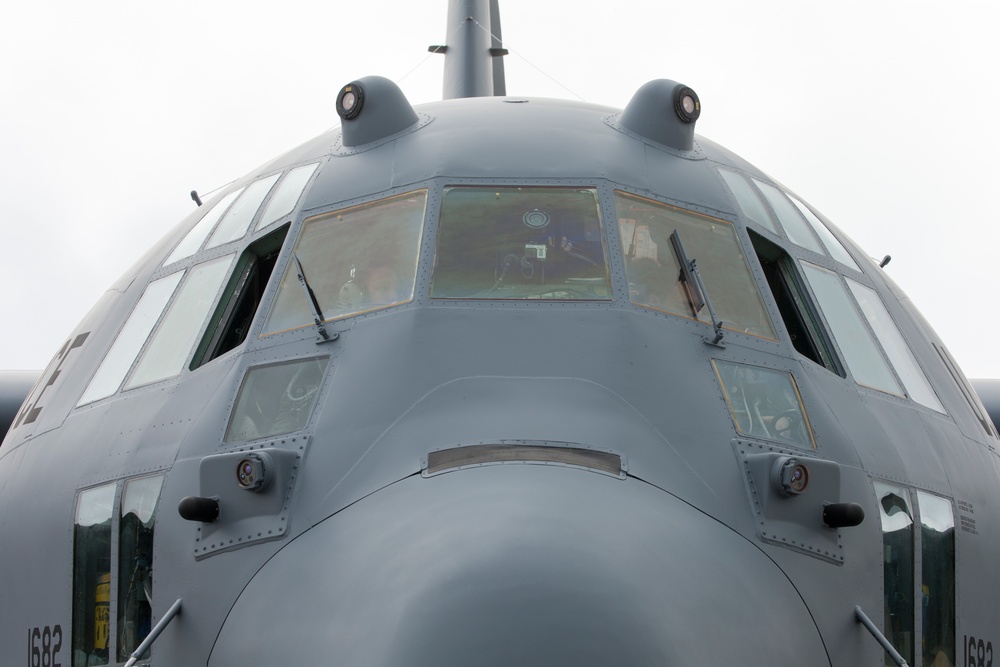 US Airmen deliver supplies to Republic of Palau