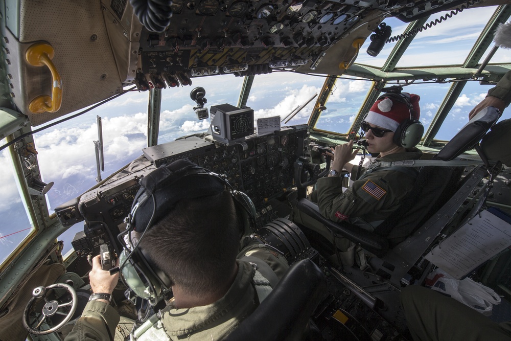 US Airmen deliver supplies to Republic of Palau