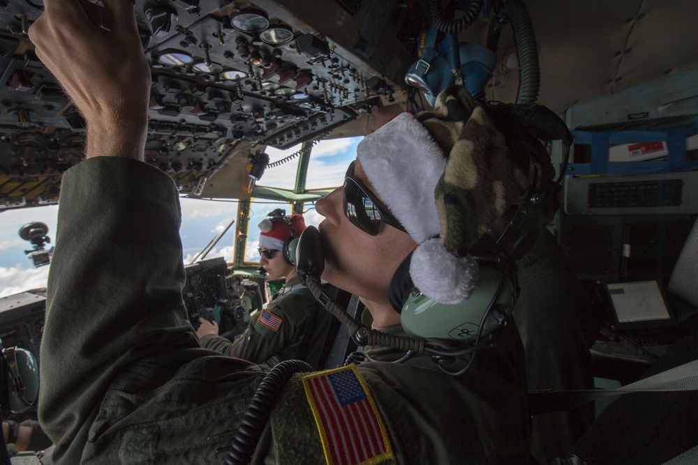 US Airmen deliver supplies to Republic of Palau