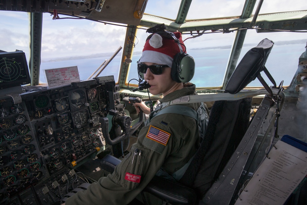 US Airmen deliver supplies to Republic of Palau