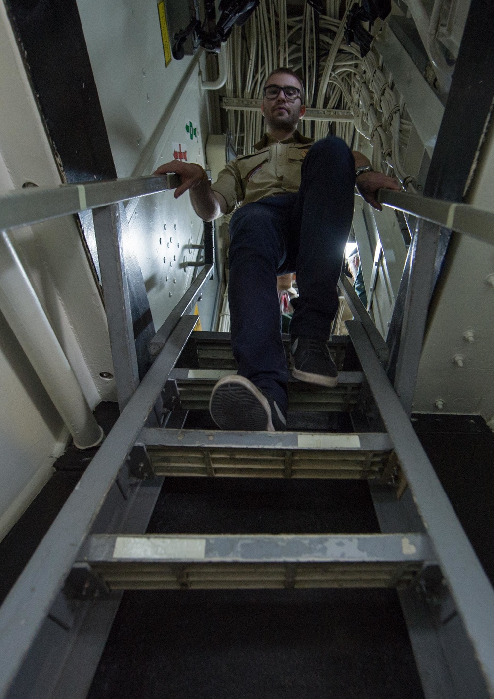 Boy Scouts of America tour aboard USS Sentry (MCM 3)