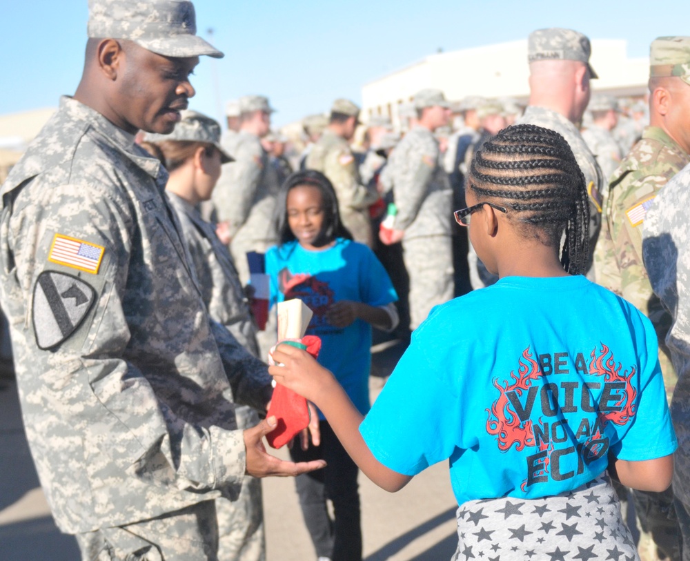 Elementary students bring Fort Hood Soldiers holiday cheer