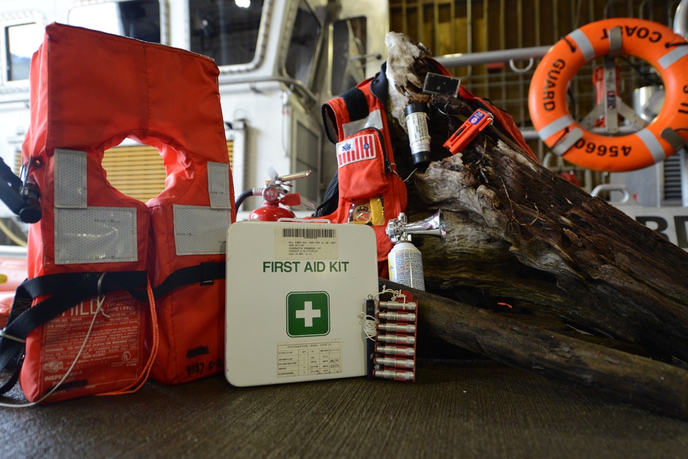 Boating safety holiday gift ideas from the Coast Guard