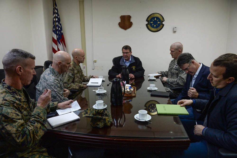 Secretary of defense meet with United States Military leaders at Incirlik Air Base, Turkey