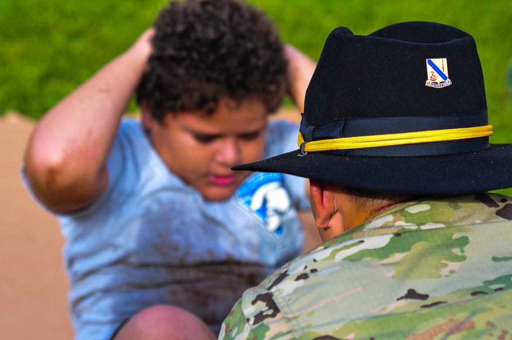 Honowai students enjoy a day with the cavalry