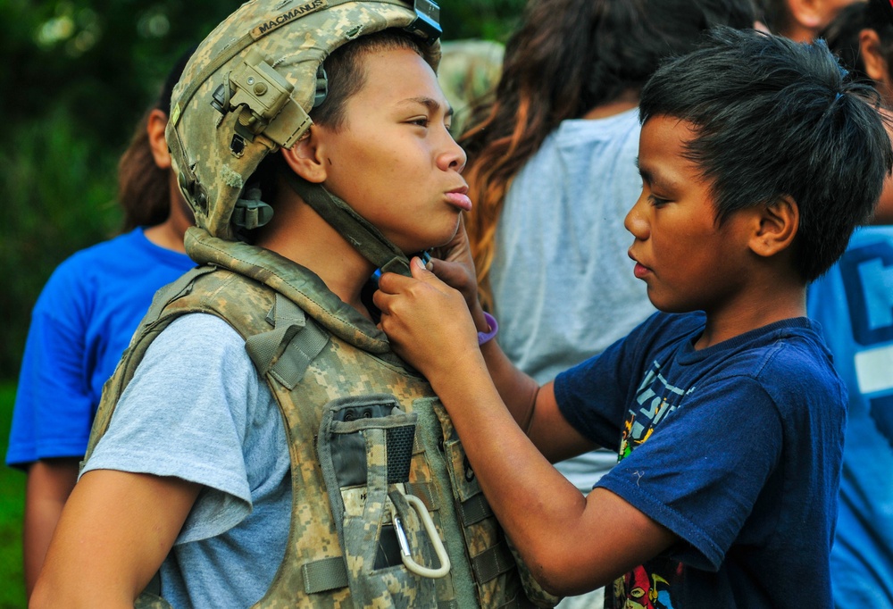 Honowai students enjoy a day with the cavalry