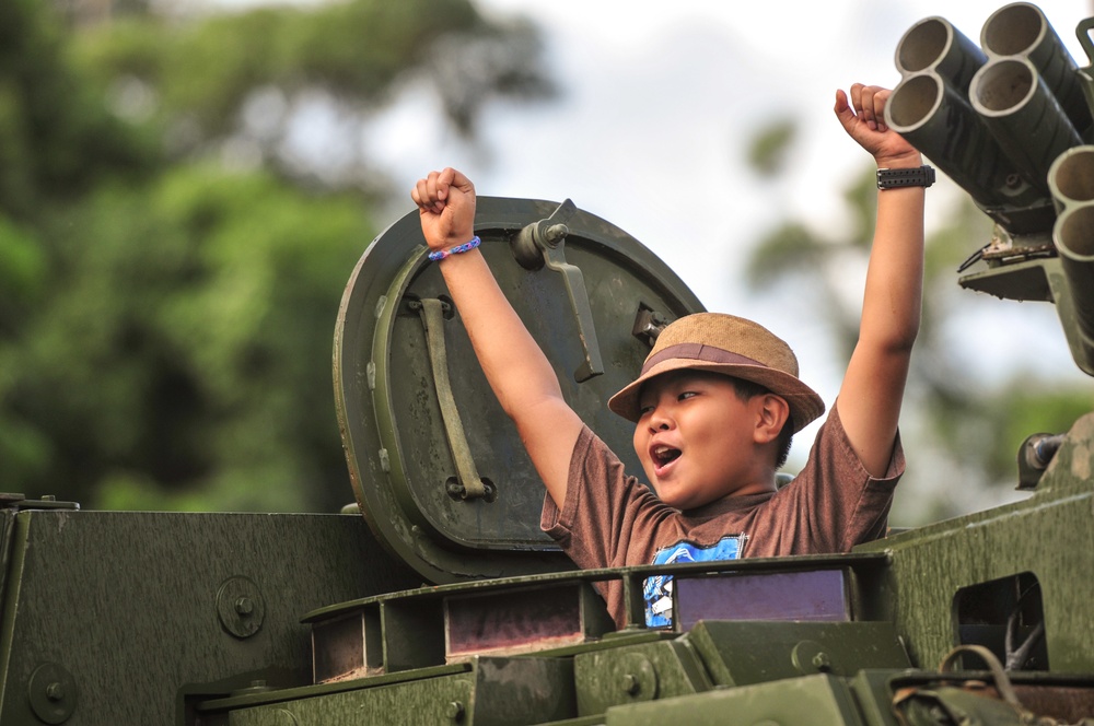 Honowai students enjoy a day with the Cavalry