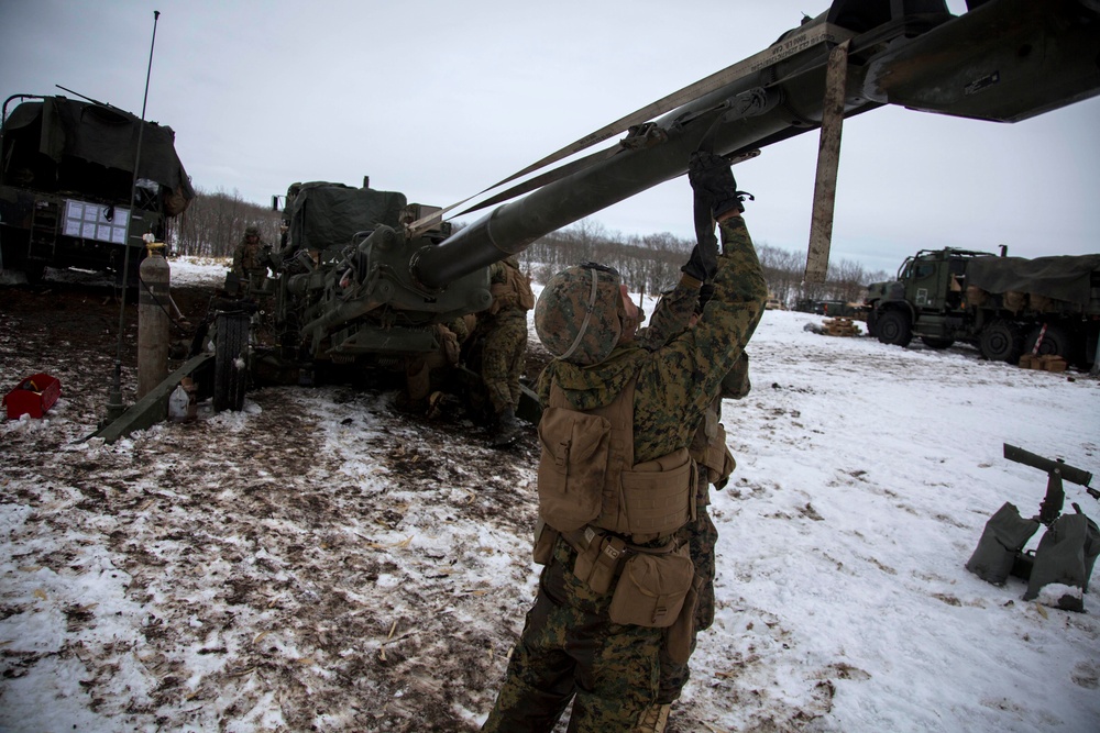 Artillery Marines prepare to train in cold conditions