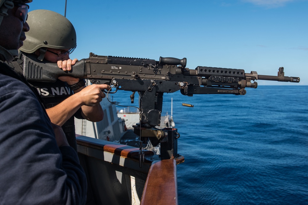 USS Mustin (DDG 89) damage control/live-fire drills