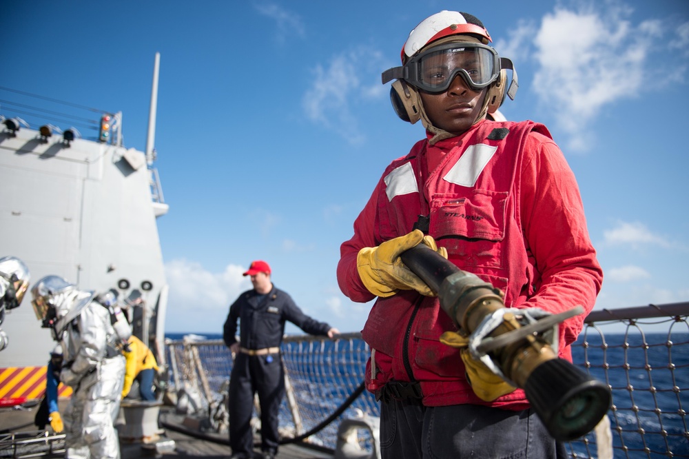 USS Mustin (DDG 89) damage control/live-fire drills