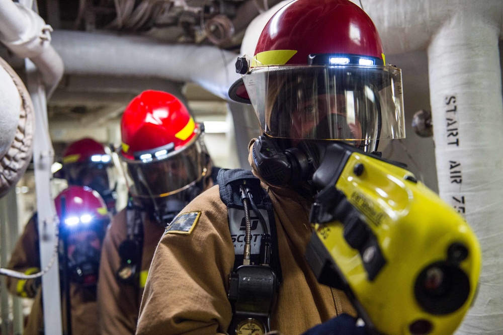 USS Mustin (DDG 89) damage control/live-fire drills