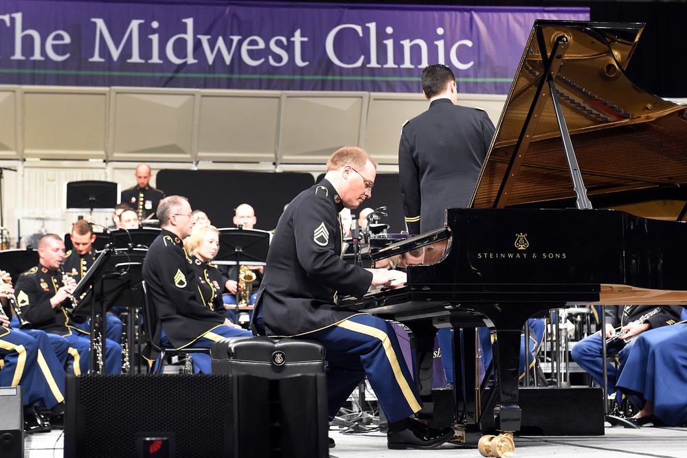 U.S. Army Field Band performs in Chicago