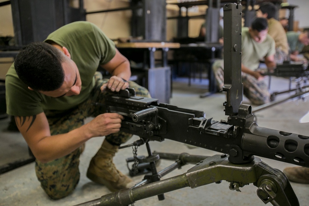 Lock and load: CLB-22 hones automatic weapons capability before amphibious deployment