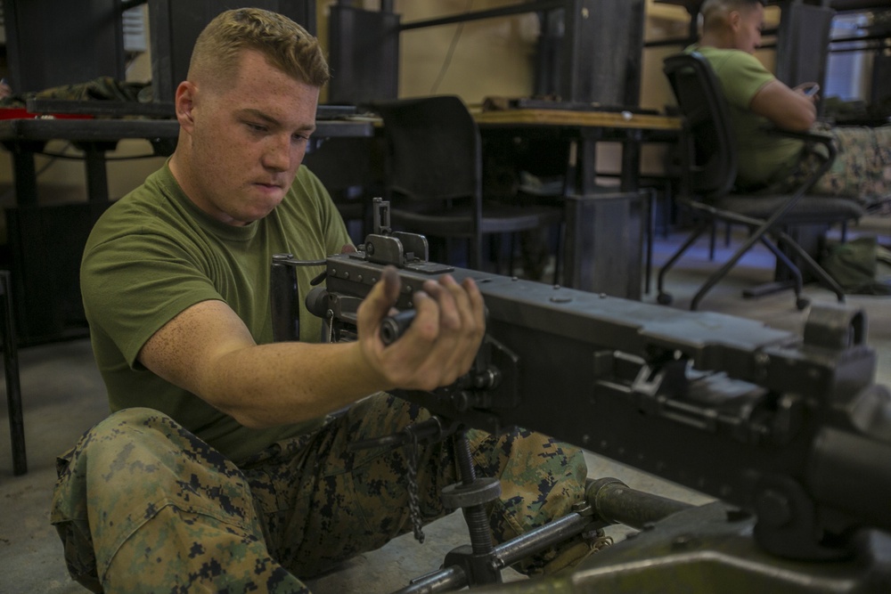 Lock and load: CLB-22 hones automatic weapons capability before amphibious deployment