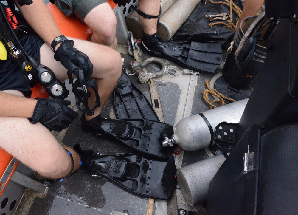 Coast Guard divers, USCGC Walnut conduct AToN operations in Pacific