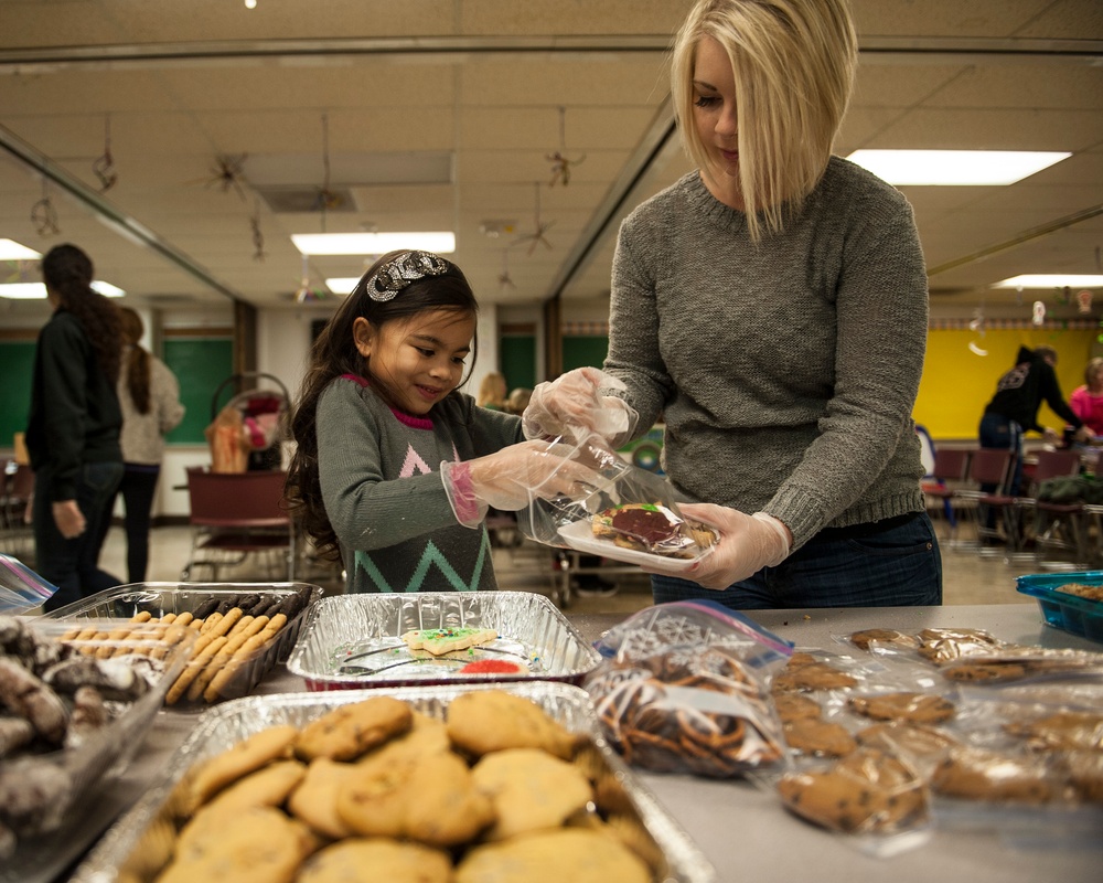 Cookie Drive spreads holiday cheer