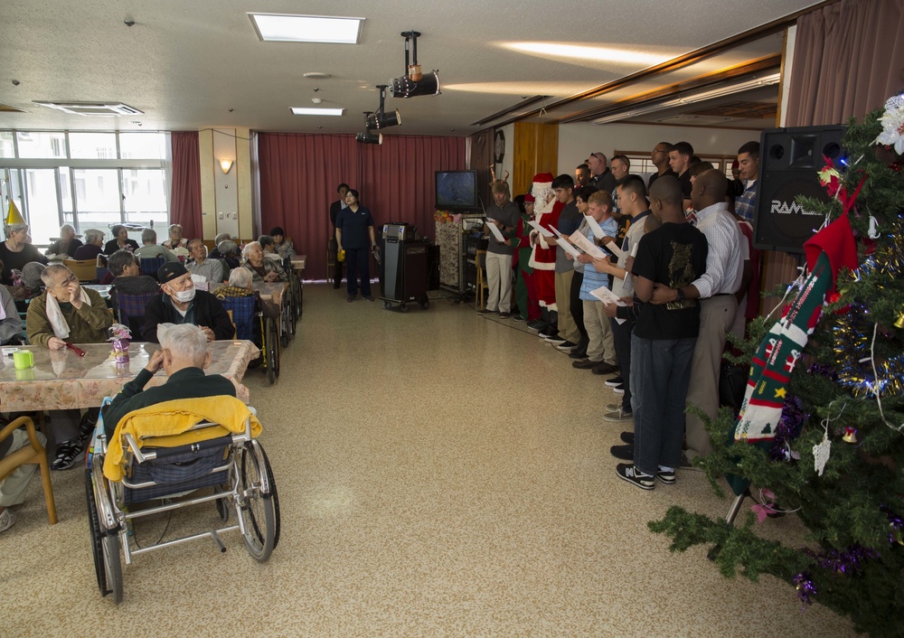 Hikariga Oka Nursing Home hosts Christmas party for 7th Comm. Bn.