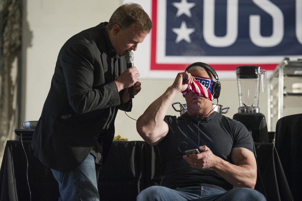 Chef Robert Irvine cooks up entertainment at Bagram