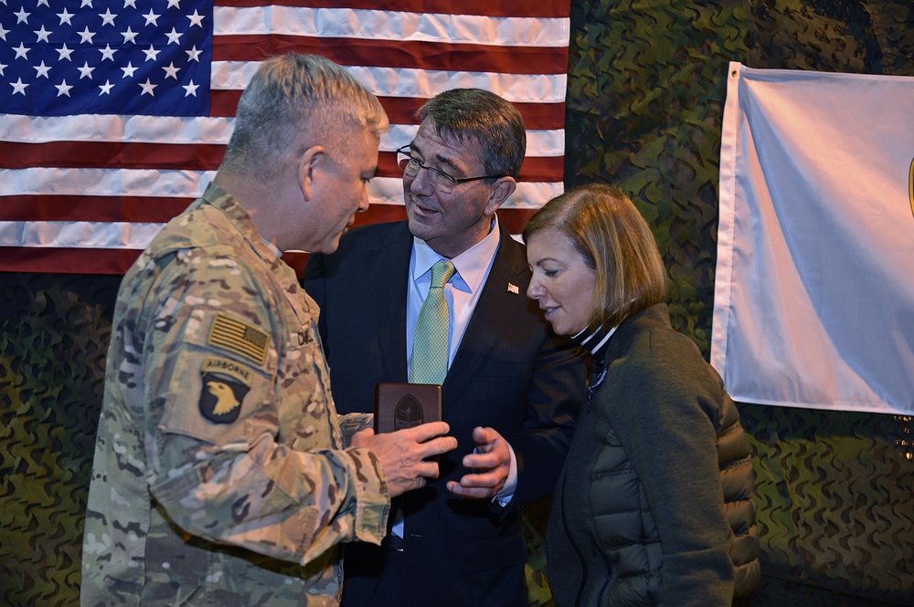 US Defense Secretary Ash Carter visits Forward Operating Base Fenty – Jalalabad, Afghanistan