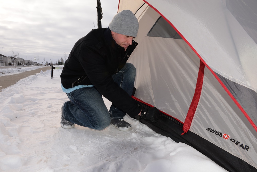 North Dakota Guardsman sleeps in freezing temperatures to draw attention to homeless veterans