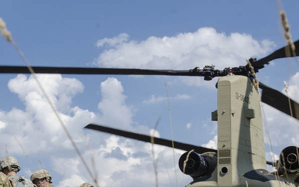 12th Combat Aviation Brigade supports 173rd with new Chinooks