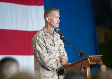 Secretary of defense visits USS Kearsarge