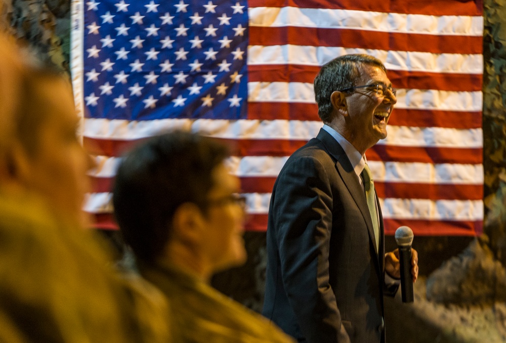 Secretary of defense visits Forward Operating Base Fenty