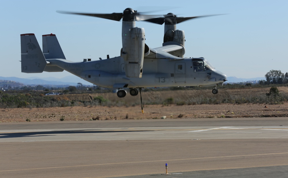 VMM-363 supports CLB-5 during daytime external lift training
