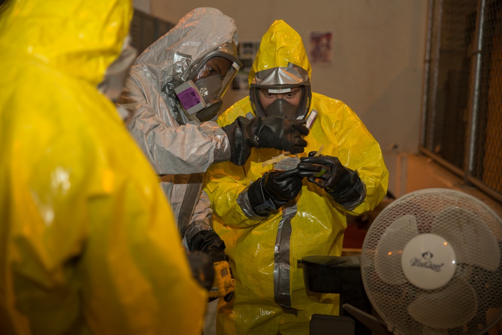 MWSS-171 Marines receive HAZWOPER training