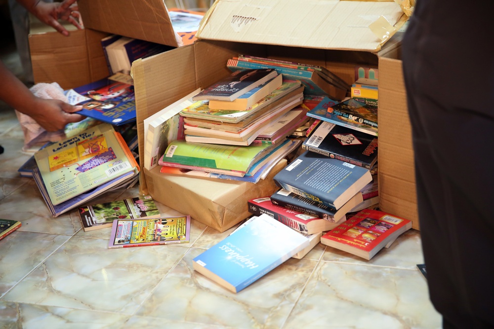 Military Sealift Command Far East, USNS Walter S. Diehl delivers books, holiday cheer to Thai children