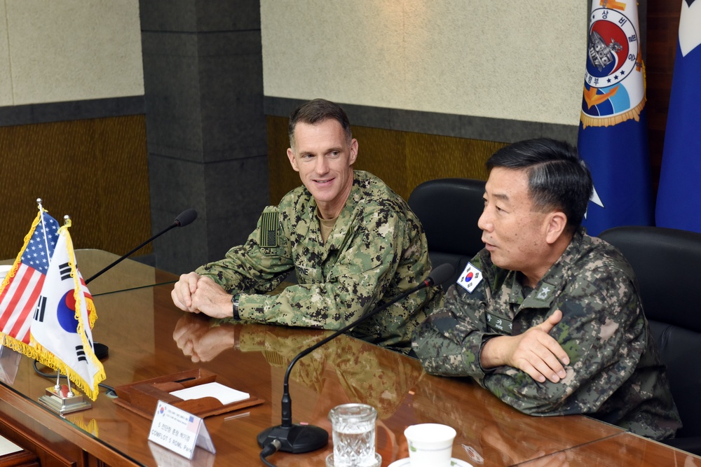 Commanders sign memorandum of understanding