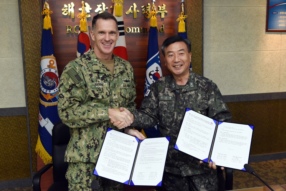 Commanders sign memorandum of understanding