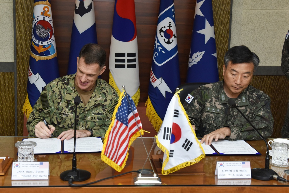 Commanders sign memorandum of understanding