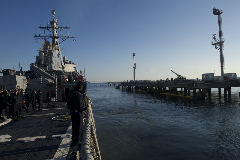 USS Carney pulls into Augusta Bay, Italy