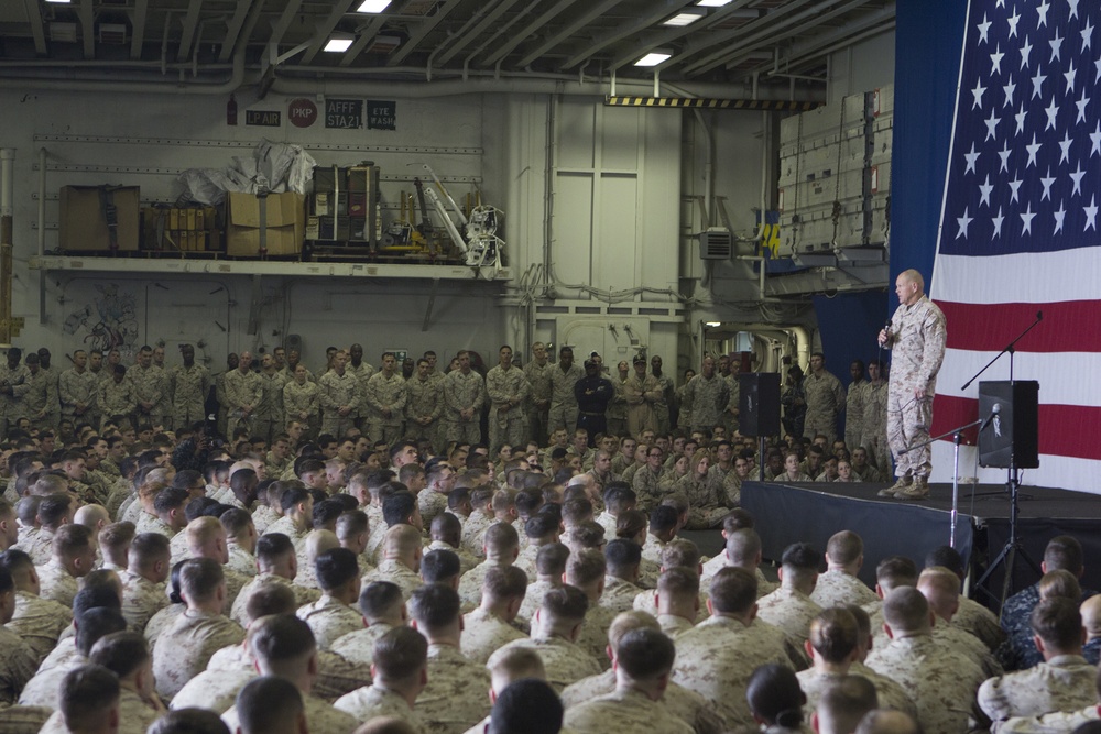 CMC and SgtMaj MC visit Marines and Sailors aboard the USS Kearsarge