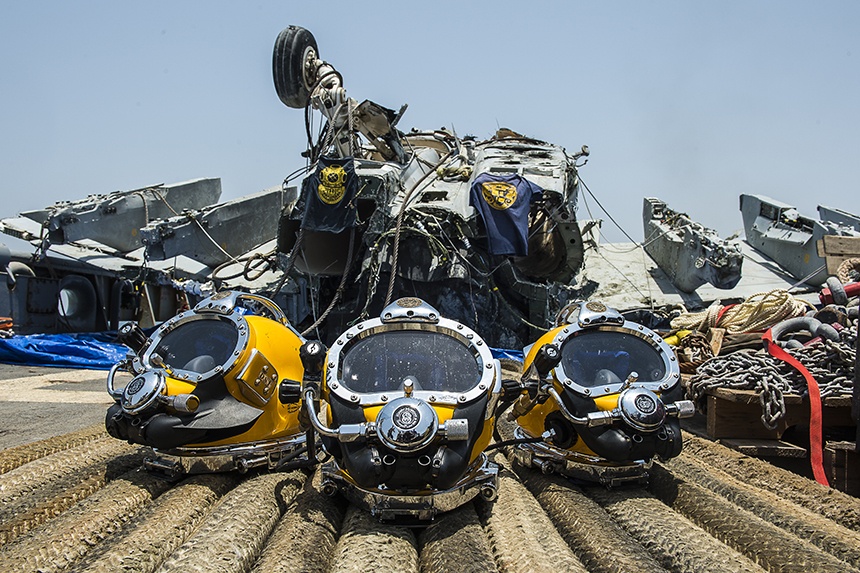 Navy divers salvage F/A-18