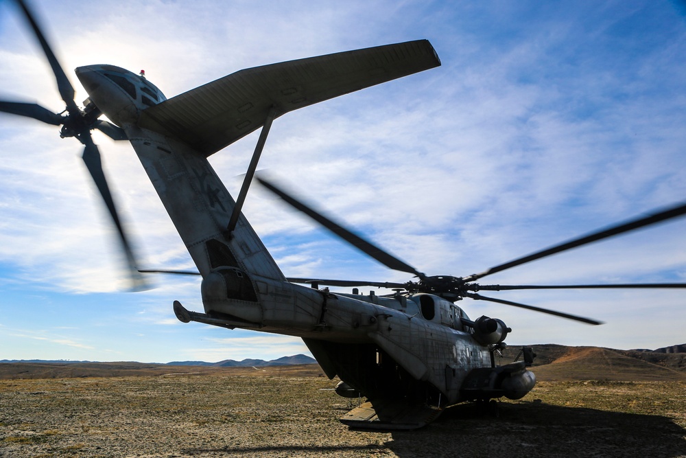 Free Falling: HMH-462 supports Para-Ops training