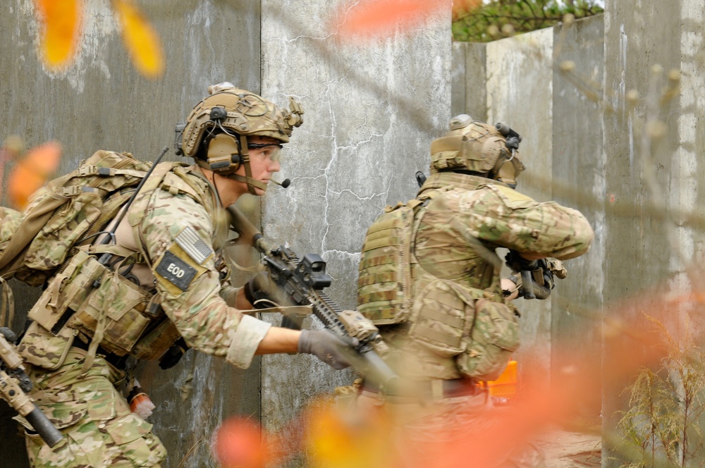 28th EOD Soldiers train