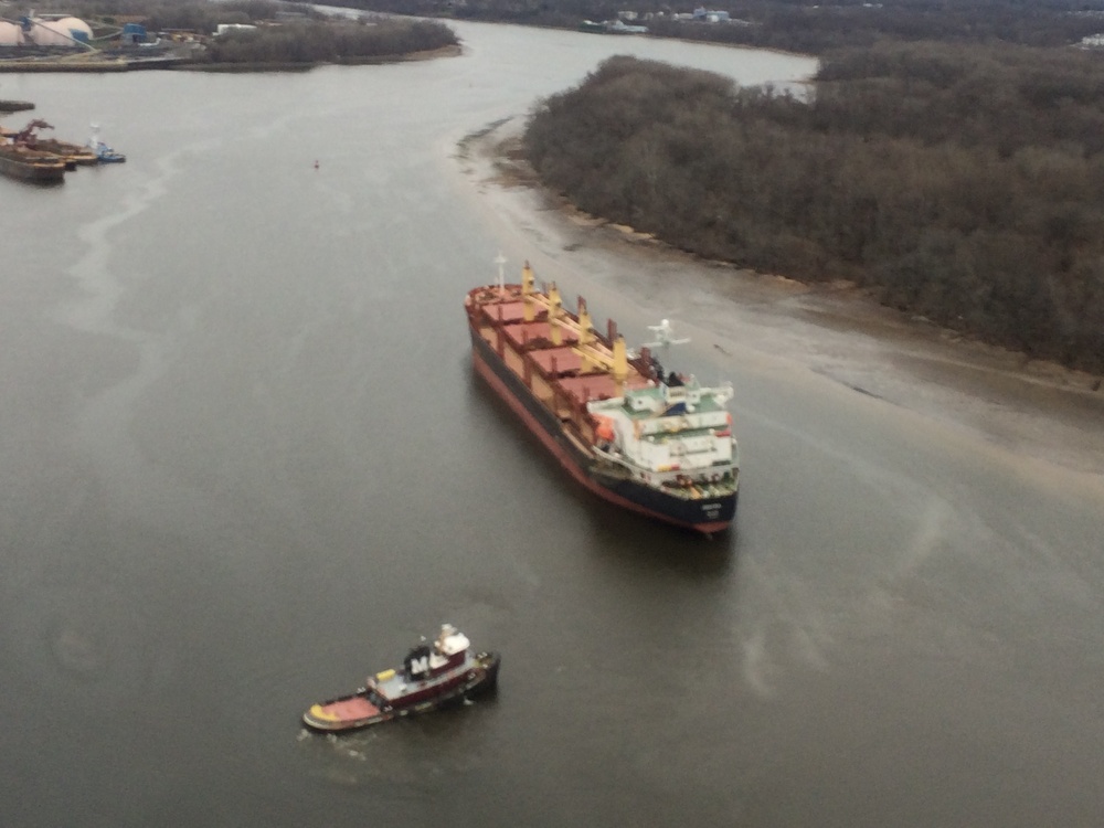Coast Guard responding to ship aground on Delaware River