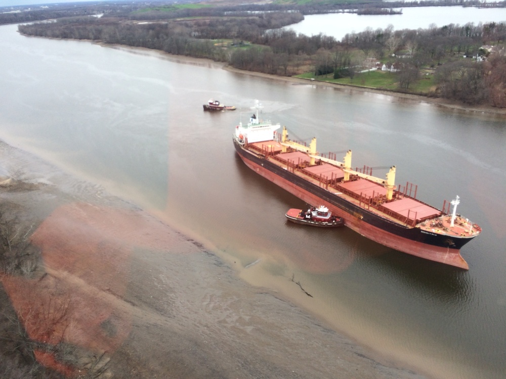 Coast Guard responding to ship aground on Delaware River