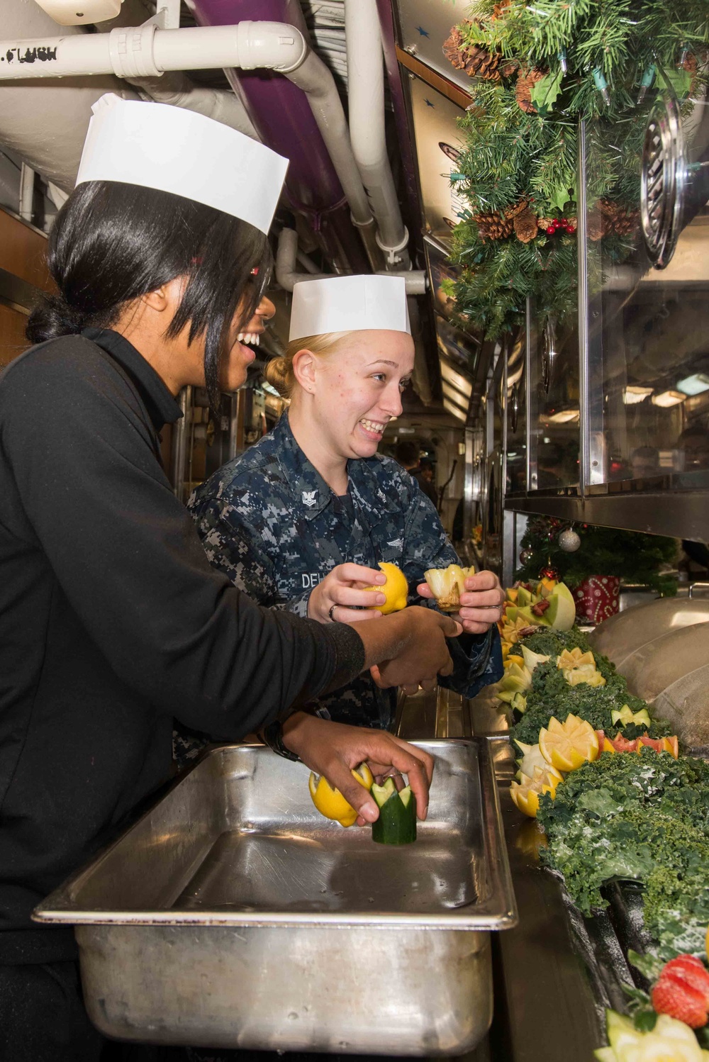 USS John C. Stennis holds Christmas dinner