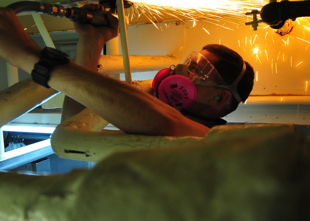 USS Blue Ridge sailor conducts corrosion control