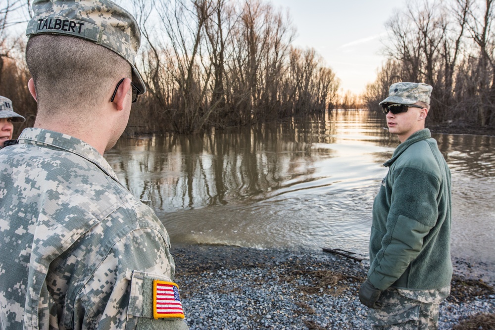 Missouri Guardsmen provide flood relief