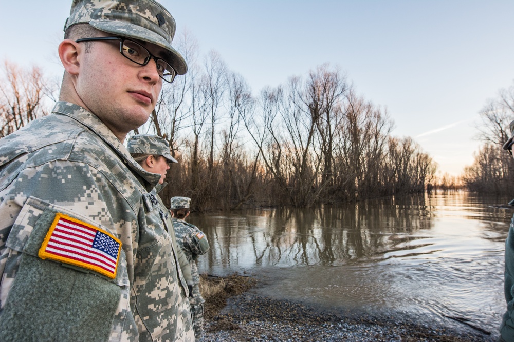 Missouri Guardsmen provide flood relief