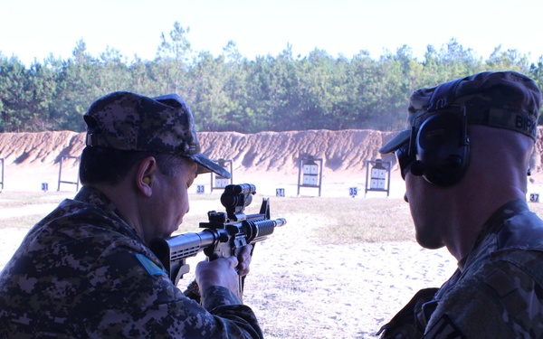 Kazakhstan army visits US Army Central
