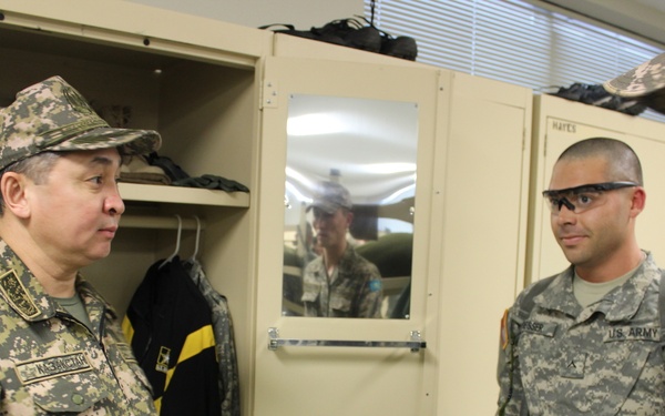 Kazakhstan army visits US Army Central