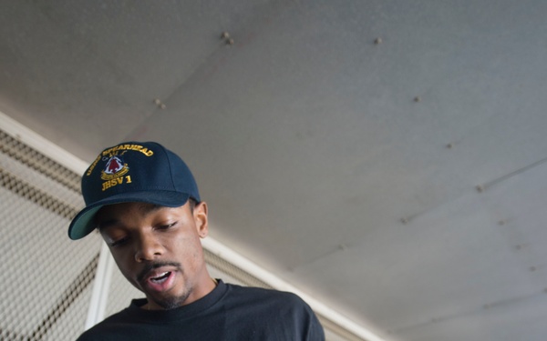 Sailors maintain mooring line aboard USNS Spearhead